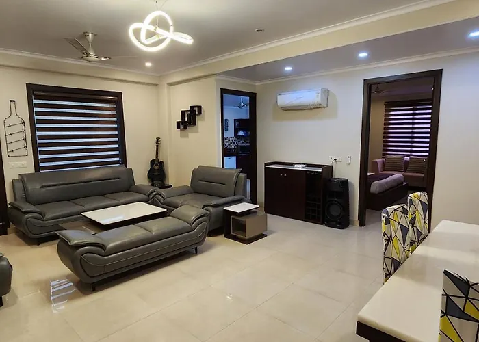 Vacation Paradise- Luxurious 3-Bhk Flat Near Igi Airport And Icc