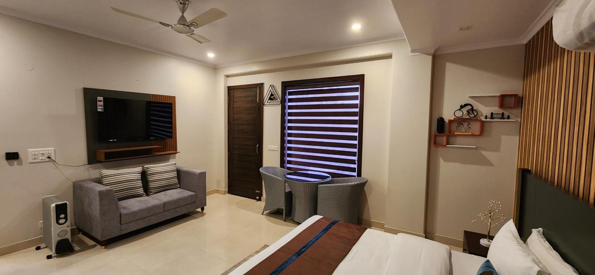 Vacation Paradise- Luxurious 3-bhk Flat Near Igi Airport And Icc Apartment New Delhi