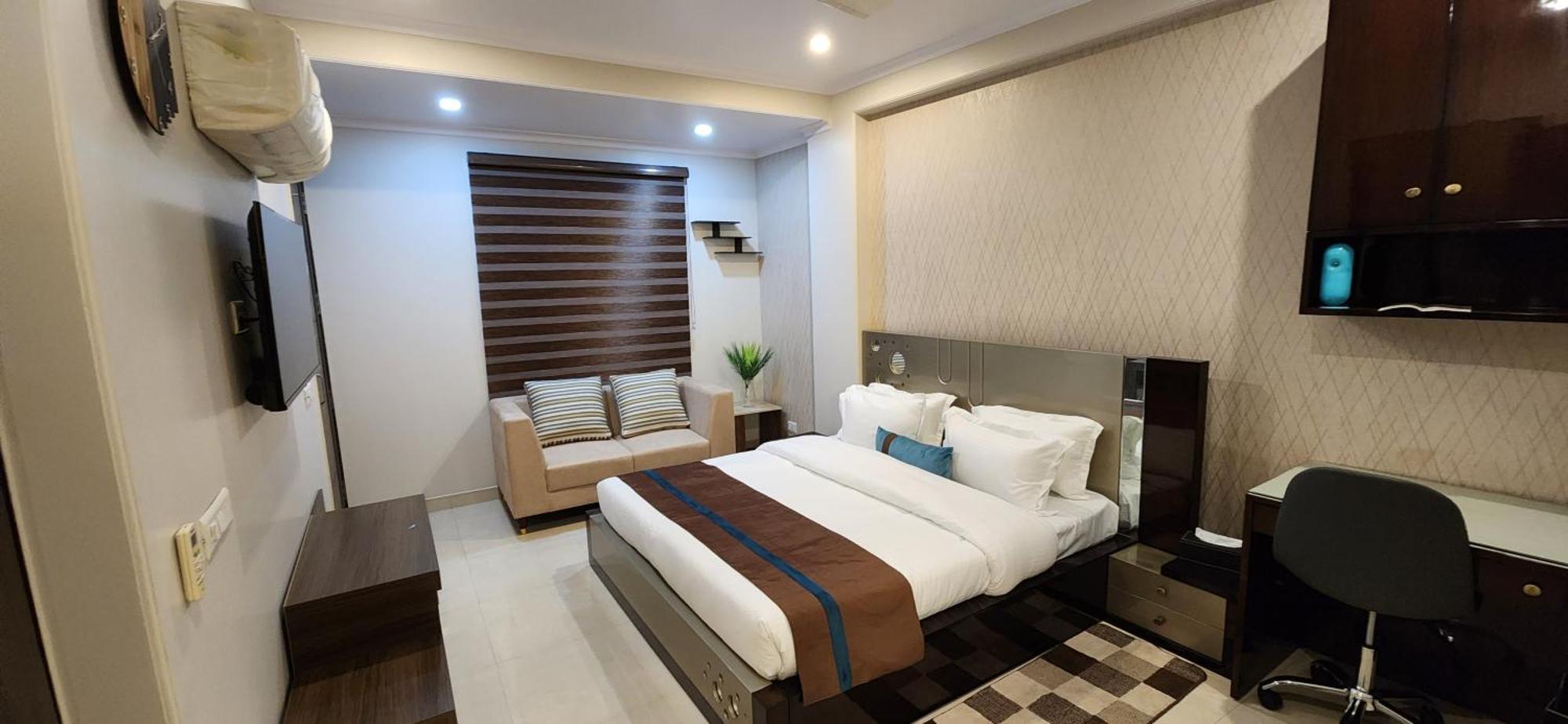 Vacation Paradise- Luxurious 3-bhk Flat Near Igi Airport And Icc