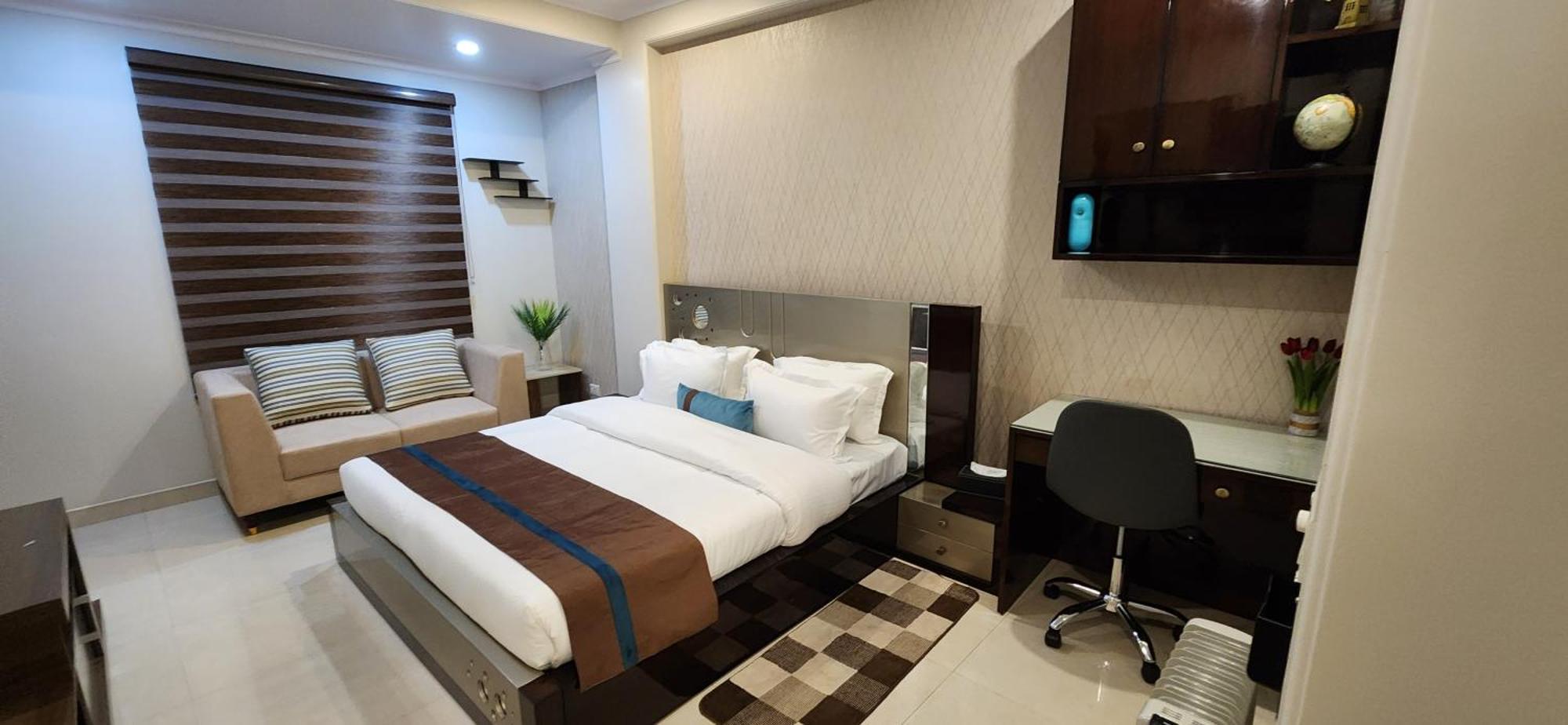 Vacation Paradise- Luxurious 3-bhk Flat Near Igi Airport And Icc Apartment *