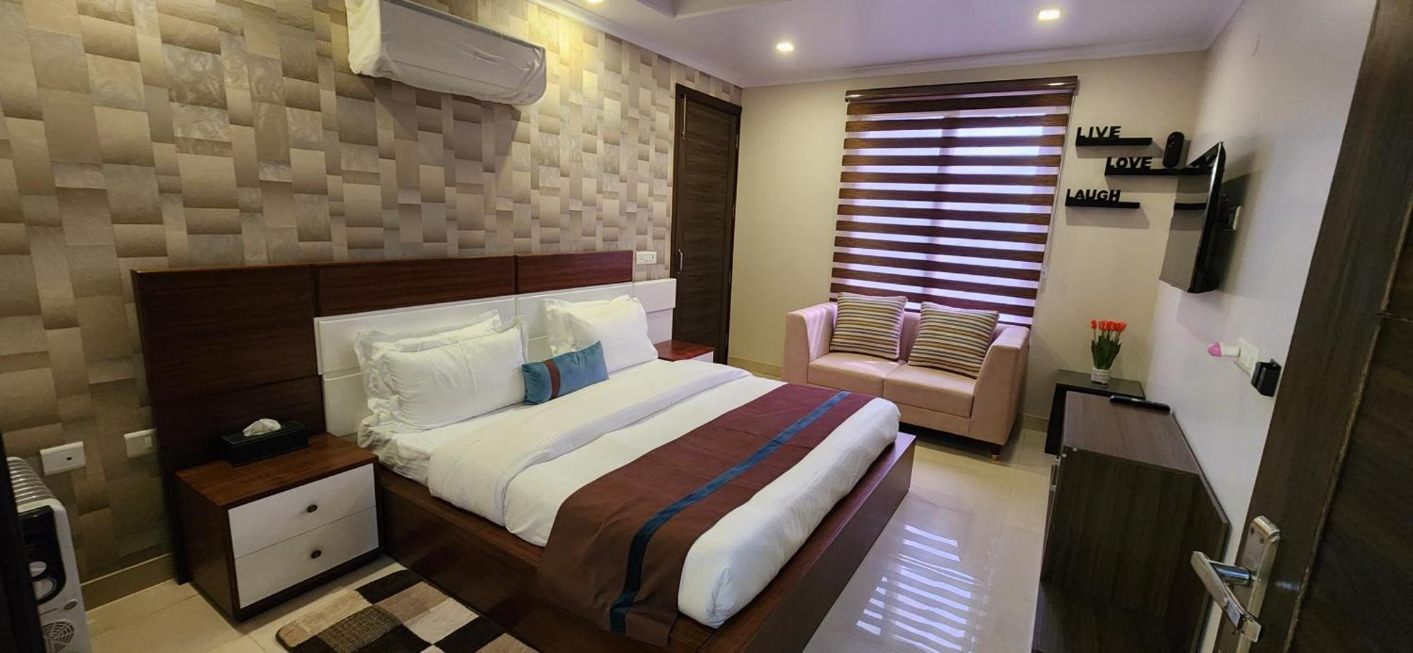 Apartment Vacation Paradise- Luxurious 3-bhk Flat Near Igi Airport And Icc *