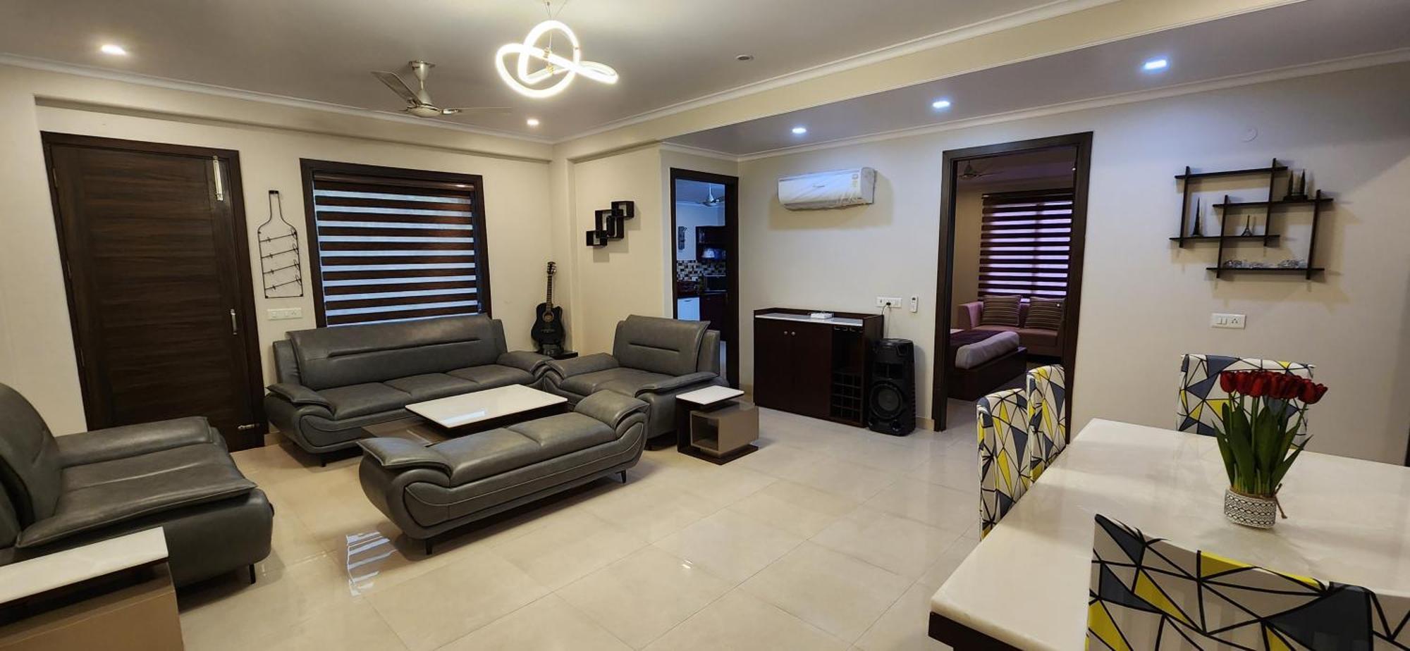 Apartment Vacation Paradise- Luxurious 3-bhk Flat Near Igi Airport And Icc New Delhi