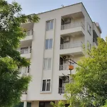 Vacation Paradise- Luxurious 3-Bhk Flat Near Igi Airport And Icc